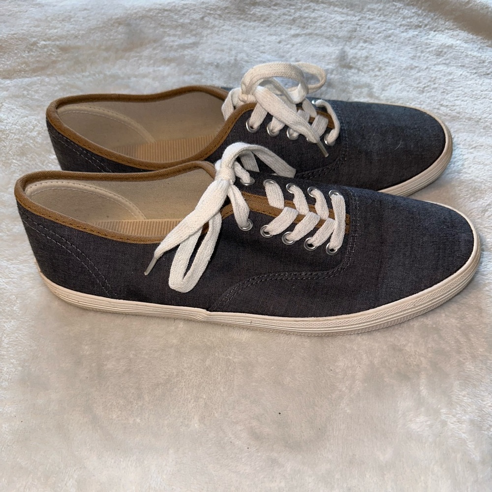 American Eagle Comfort Sneaker. Size 10 women’s.